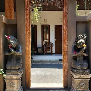 Pensión Genta House
